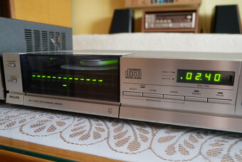 PHILIPS CD-303 compact disc player - 2