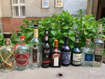 Lahve od rumu, whisky, konaku - 2