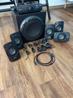 Logitech Z906 + stojánky - 2