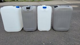 Plastový kanystr 25 l - 2