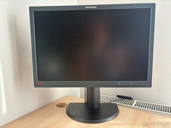 Lenovo L2240 – 22" Full HD monitor (DVI, VGA, pivot) - 2