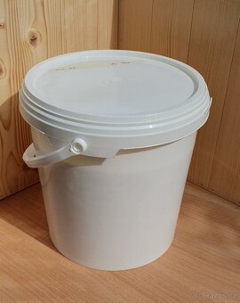 Včelí med - kbelík - 2