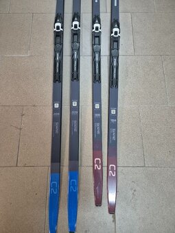 Běžky Atomic s mohérovým pásem vč. vázání - 2