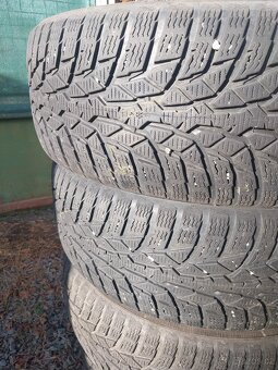 215/60/17 zimní nokian 4 kusy - 2
