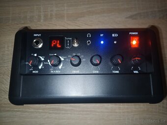 Malé kombo Rowin 15W pro aku. i el.kytaru ( nové, levně ) - 2