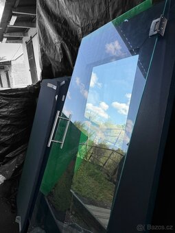 Skleněná dveře s chromem - 2