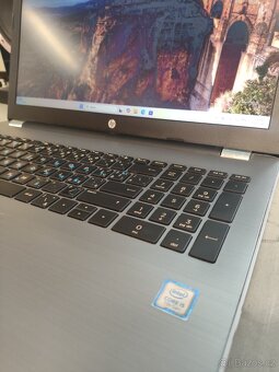 Výkonný notebook HP i5 7gen - 2