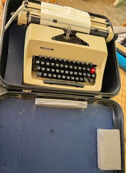 Psací stroj Consul s kufříkem - 2