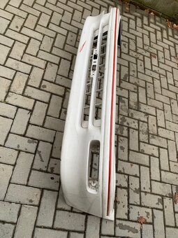 Přední nárazník toyota corolla - 2