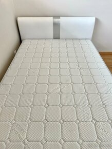 Manželská postel s velmi kvalitní matrací - 2