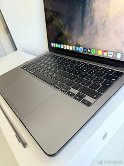 Apple MacBook Air 13,6" (2022) / M2 / 8GB / 256GB - 2