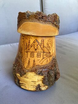 Dřevěný korbel s rytím - 2