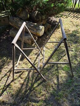 Prodám kovové podpěry (kozy) výška 82cm. - 2