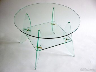 Originální designový stůl ze skla - 2
