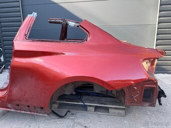 BMW M2 F87 zadní bočnice výřez - 2