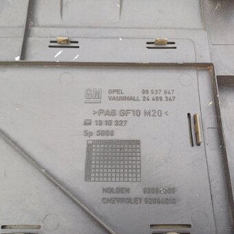 Kryt motoru Opel 2.2 16V - 2