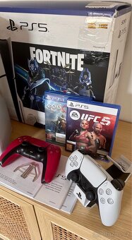 PS5 Slim 1TB s mechanikou, záruka, příslušenství, top stav - 2