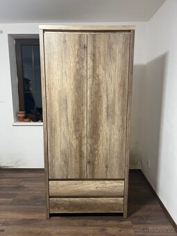 Skříň na oblečení - 2