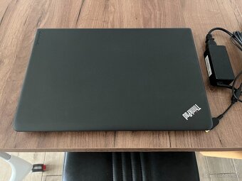 Lenovo ThinkPad 15.6" FHD-2xGrafika-i5-RAM 8GB-SSD 256GB - 2