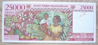 Bankovka, Madagaskar, 25000 ariary, ročník 1998 - 2