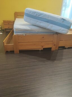 Dřevěné postele s poloh.rošty a matracemi - 2