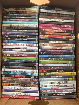 cca 300 filmů na DVD + DVD přehrávač - 2