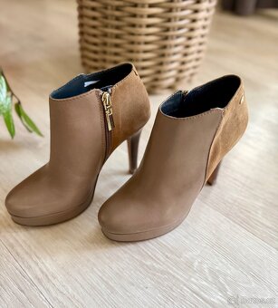 Dámské Tommy Hilfiger - Podzim/Zima - 2