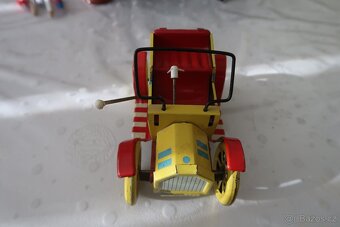 Retro kovové autíčko - 2