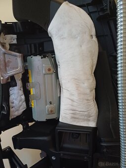 Hyundai i30 palubní deska airbagy - 2