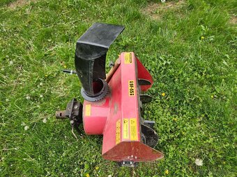 Prodám sněhovou/sněžnou frézu SF-55 na malotraktor VARI - 2