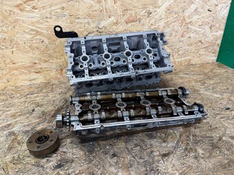 HLAVA MOTORU 2.0 FSI 06D103373AM - 2