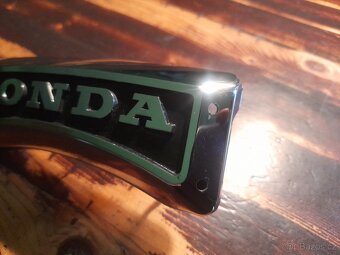 Logo Honda na přední vidlici CM 400, CB 400, CX 500 - 2