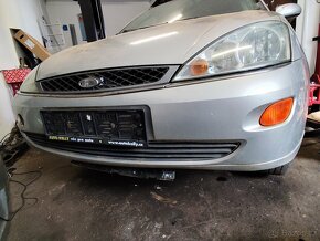 Přední náraznik ford focus mk 1 před fl r.v 99 - 2