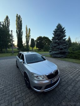Skoda Octavia RS 2.0TSI, 147kW, stribrna kombi - 2