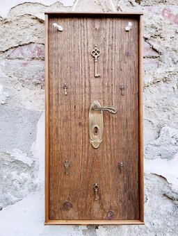 Věšáky, dekorace z masivu / Levně - 2