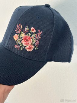 Kšiltovky bílá, modrá s nažehleným obrázkem - 2