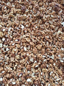 Loupané vlašské ořechy - 2