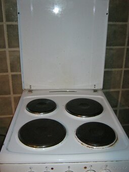 Elektrický funkční plotýnkový sporák AMICA model EE5160 - 2