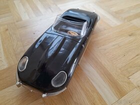 Plechová retro hračka se setrvačníkem - Jaguar etype - 2