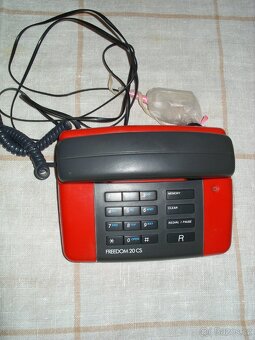retro tlačítkový telefon - 2