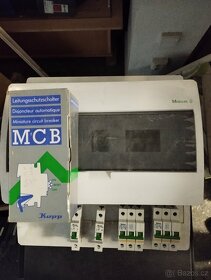 Skříň rozvaděče + jističe - 2