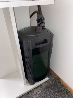 Akvarium s tlamovci a prislusenstvim - 2