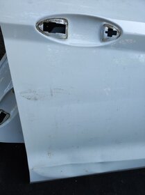 Pravé dveře Ford Fiesta RV 2016 - 2