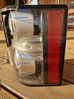 Prodam prave zadne svetlo na LR range rover l322 - 2