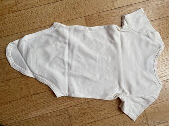 Bavlněné body značky Carters vel. 92 / 98 nové - 2