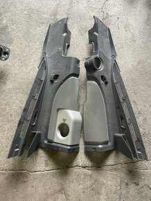 AUDI R8 V10 zadní poloosa a plasty kolem motoru - 2