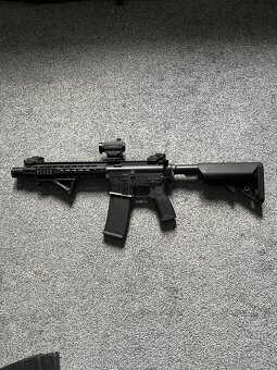 Airsoft M4 AEG + baterie, zásobníky, red dot – komplet SET - 2