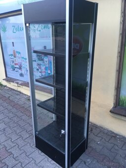 Prosklena vitrina, uzamykací - 2