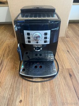 Prodám kávovar Delonghi Magnifica S - 2