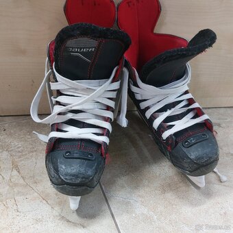 Bauer dětské lední brusle, 33.5 vel, stélka 21 cm, broušené - 2